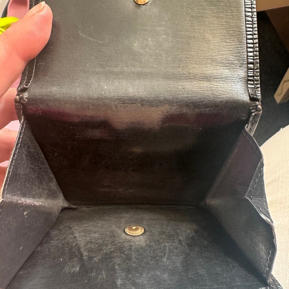 Authentic Epi wallet Black Louis Vuitton Men's - Picture 9 of 10